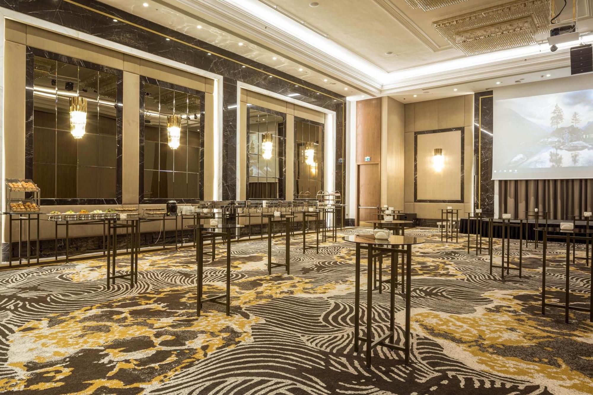 Sheraton Biškek Exteriér fotografie